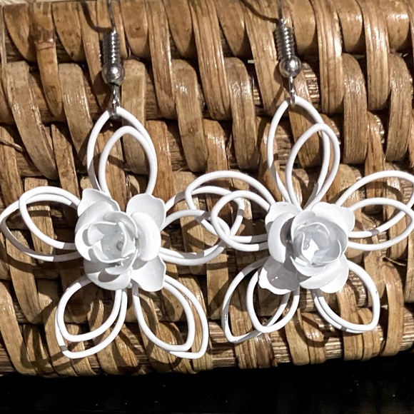 White Flower Earrings - Picture 2 of 2